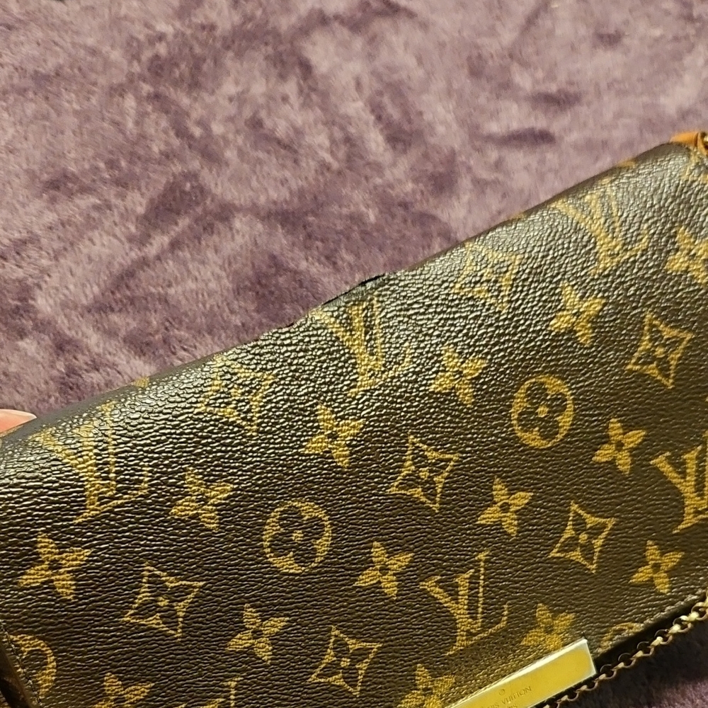 Louis Vuitton Classic Monogram Crossbody Bag - Picture 7 of 7